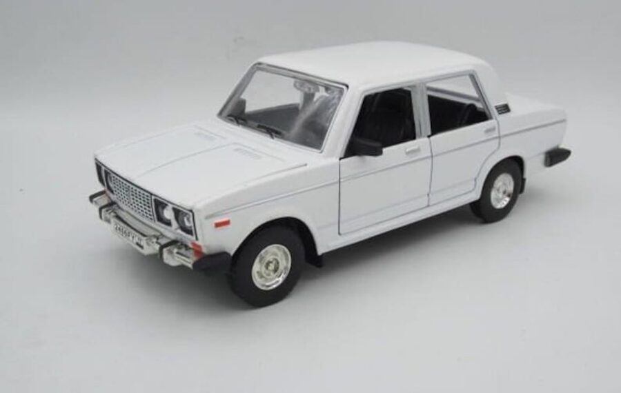 Retro Lada 2106 1:24 Scale Alloy Model Car Diecast Model Car Sound Light Effect Collection Souvenir